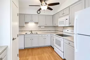 601 W Huntington Commons Rd, Mount Prospect, IL 60056 - Photo 8