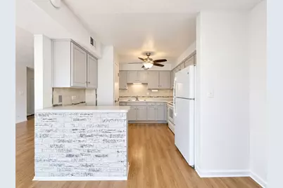 601 W Huntington Commons Road #302, Mount Prospect, IL 60056 - Photo 6