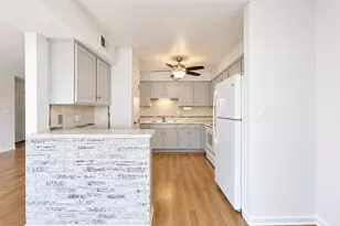 601 W Huntington Commons Rd, Mount Prospect, IL 60056 - Photo 6