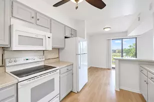 601 W Huntington Commons Rd, Mount Prospect, IL 60056 - Photo 10