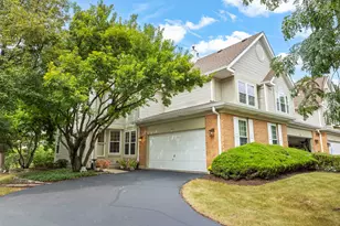 320 Cimarron Rd E, Lombard, IL 60148 - Photo 1