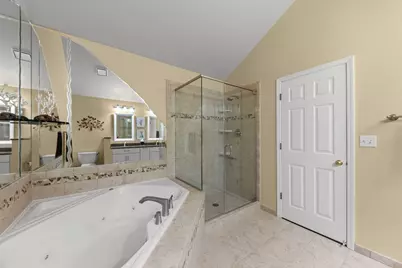 320 Cimarron Road E, Lombard, IL 60148 - Photo 12