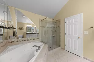 320 Cimarron Rd E, Lombard, IL 60148 - Photo 12