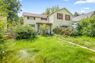 521 E Pleasant St, Freeport, IL 61032 - Photo 1