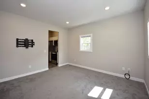 406 E Willow St, Normal, IL 61761 - Photo 6