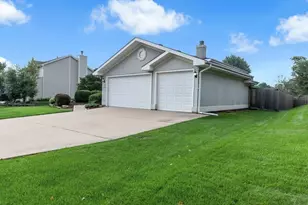 514 Stephanie Dr, Lockport, IL 60441 - Photo 2