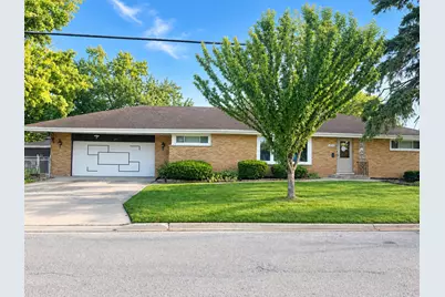 201 S Yale Avenue, Addison, IL 60101 - Photo 1