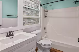 1511 Longwood Dr, Sycamore, IL 60178 - Photo 18