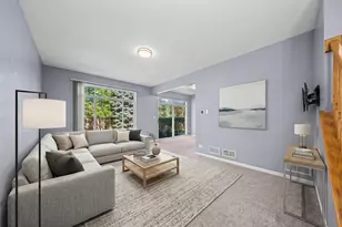 440 Coventry Cir, Glendale Heights, IL 60139 - Photo 2