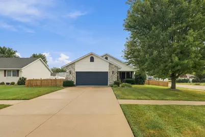 136 N Van Buren Avenue, Bradley, IL 60915 - Photo 1