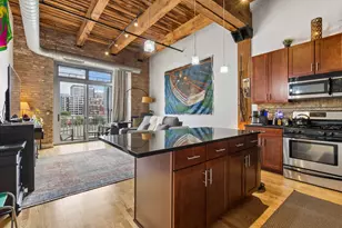 770 W Gladys Ave, Chicago, IL 60661 - Photo 2
