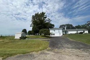 18527 Poland Rd, Danville, IL 61834 - Photo 4