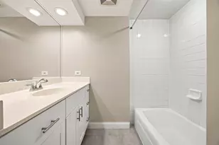 4904 W Gunnison St, Chicago, IL 60630 - Photo 8