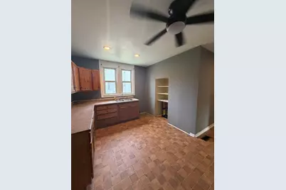 110 W Webb Street, Carmi, IL 62821 - Photo 2