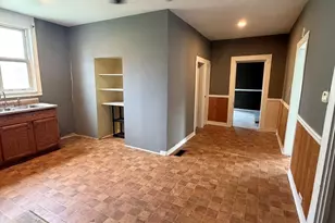 110 W Webb St, Carmi, IL 62821 - Photo 4