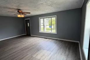 110 W Webb St, Carmi, IL 62821 - Photo 8