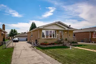 6113 W 80th Pl, Burbank, IL 60459 - Photo 2