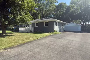 330 Lee St, Manhattan, IL 60442 - Photo 2