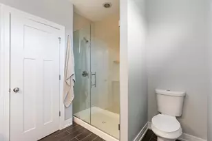 2637 W Coyle Ave, Chicago, IL 60645 - Photo 16