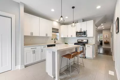 2637 W Coyle Avenue, Chicago, IL 60645 - Photo 10