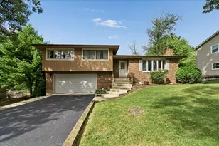 16 Woody Way, Oakwood Hills, IL 60013 - Photo 1