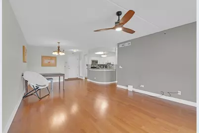 720 Creekside Drive #303, Mount Prospect, IL 60056 - Photo 6