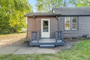614 N Douglas St, Gilman, IL 60938 - Photo 2