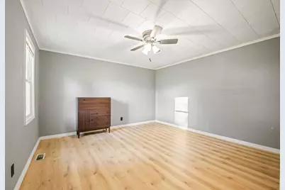614 N Douglas Street, Gilman, IL 60938 - Photo 14