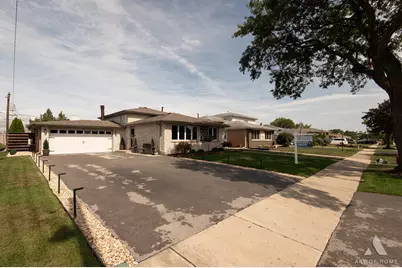 7934 W 81st Place, Bridgeview, IL 60455 - Photo 2