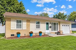 1031 Maple Ln, Elk Grove Village, IL 60007 - Photo 1