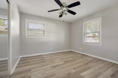 1031 Maple Lane, Elk Grove Village, IL 60007 - Photo 14