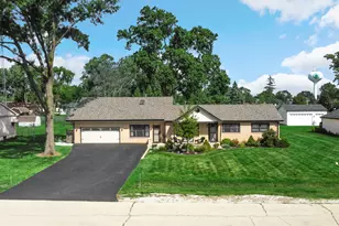 8210 Hillcrest Dr, Orland Park, IL 60462 - Photo 2