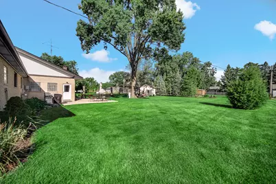 8210 Hillcrest Drive, Orland Park, IL 60462 - Photo 10
