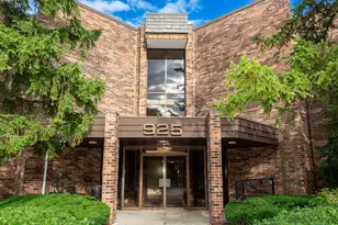 925 Spring Hill Dr, Northbrook, IL 60062 - Photo 2