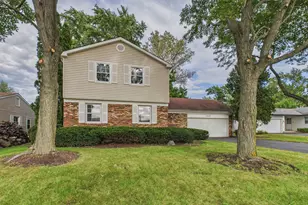 848 Clohesey Dr, Buffalo Grove, IL 60089 - Photo 1
