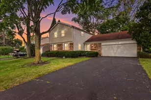 848 Clohesey Dr, Buffalo Grove, IL 60089 - Photo 2