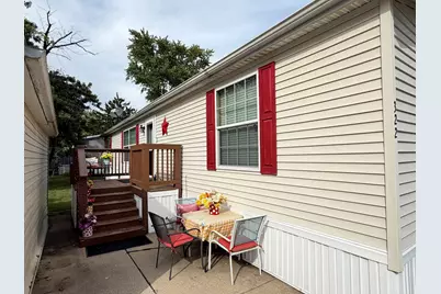 322 Avenue F, Bloomington, IL 61701 - Photo 2