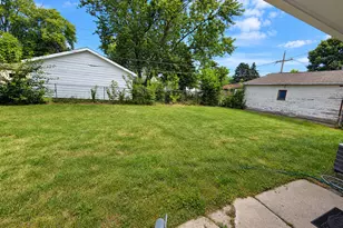 147 Birch St, Carpentersville, IL 60110 - Photo 10