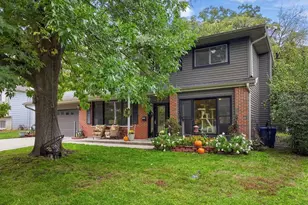 430 Spruce Dr, Schaumburg, IL 60193 - Photo 1