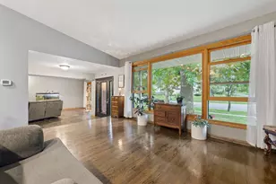430 Spruce Dr, Schaumburg, IL 60193 - Photo 10