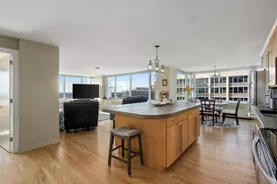 4250 N Marine Dr, Chicago, IL 60613 - Photo 2