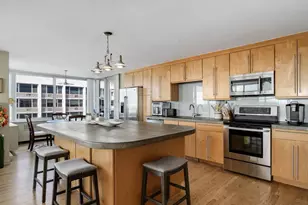 4250 N Marine Dr, Chicago, IL 60613 - Photo 8