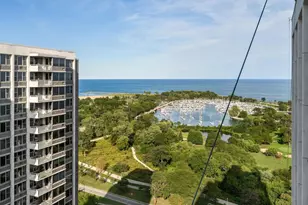 4250 N Marine Dr, Chicago, IL 60613 - Photo 4
