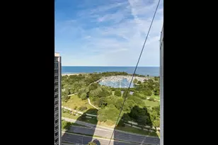 4250 N Marine Dr, Chicago, IL 60613 - Photo 20