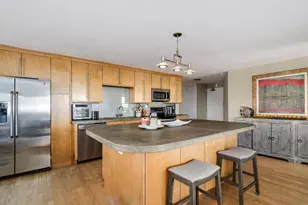 4250 N Marine Dr, Chicago, IL 60613 - Photo 10