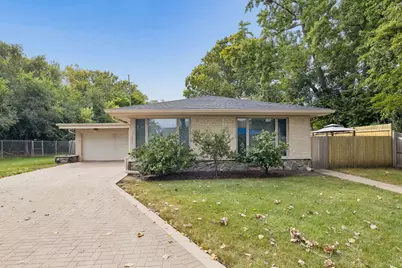 652 S Poplar Avenue, Elmhurst, IL 60126 - Photo 2