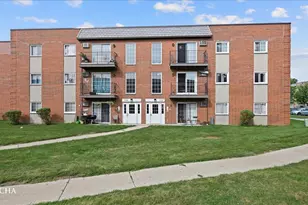 135 W Elk Trail, Carol Stream, IL 60188 - Photo 1