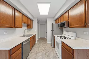 1083 Greenwood Cir, Woodstock, IL 60098 - Photo 20