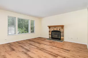 11 Lindsey Ct, Bolingbrook, IL 60440 - Photo 6