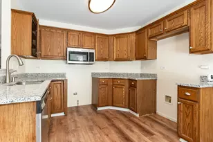 11 Lindsey Ct, Bolingbrook, IL 60440 - Photo 4